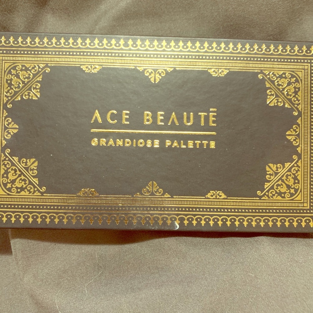 ACE BEAUTE EYESHADOW PALETTE